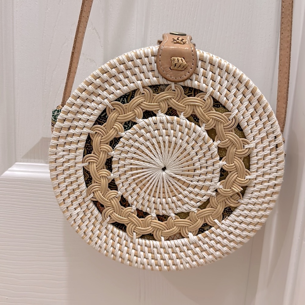 Rattan round crossbody bag